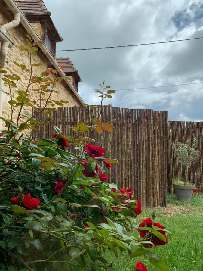 Gite A La Ruelle "Pierre Et Mamie" ! Savignac-de-Miremont Exterior photo